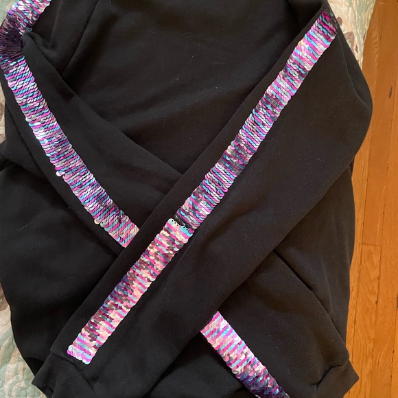 H&M black girls sweatshirt with sequins on the arms - Picture 3 of 5